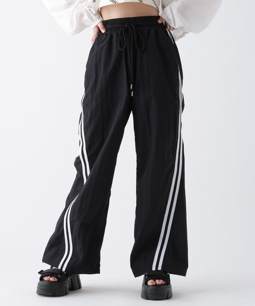 repipi armario（レピピ アルマリオ）の「サイドラインイージパンツ（その他パンツ・キッズ・ホワイト/サックスブルー/ブラック・SMALL/LARGE/MEDIUM）」の2枚目の写真