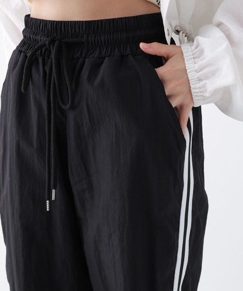 repipi armario（レピピ アルマリオ）の「サイドラインイージパンツ（その他パンツ・キッズ・ホワイト/サックスブルー/ブラック・SMALL/LARGE/MEDIUM）」の19枚目の写真