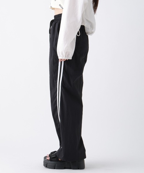 repipi armario（レピピ アルマリオ）の「サイドラインイージパンツ（その他パンツ・キッズ・ホワイト/サックスブルー/ブラック・SMALL/LARGE/MEDIUM）」の16枚目の写真