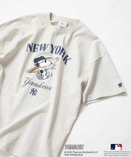 PEANUTS(ピーナッツ)の「【MLB ×PEANUTS】オリジナルデザインTシャツ ヤンキース ドジャース パドレス ドロップショルダー ビッグシルエット ユニセックス(Tシャツ/カットソー・メンズ・ベージュ系その他3/ホワイト系その他2/グレー系その他3/ブルー系その他2/ベージュ系その他/ホワイト系その他・MEDIUM/LARGE/X-LARGE)」の2枚目の写真