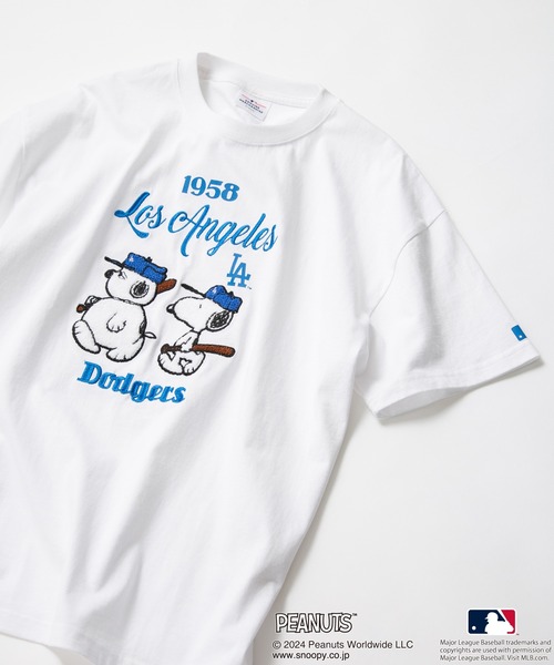 PEANUTS(ピーナッツ)の「【MLB ×PEANUTS】オリジナルデザインTシャツ ヤンキース ドジャース パドレス ドロップショルダー ビッグシルエット ユニセックス(Tシャツ/カットソー・メンズ・ベージュ系その他3/ホワイト系その他2/グレー系その他3/ブルー系その他2/ベージュ系その他/ホワイト系その他・MEDIUM/LARGE/X-LARGE)」の3枚目の写真