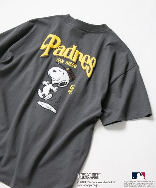 PEANUTS(ピーナッツ)の「【MLB ×PEANUTS】オリジナルデザインTシャツ ヤンキース ドジャース パドレス ドロップショルダー ビッグシルエット ユニセックス(Tシャツ/カットソー・メンズ・ベージュ系その他3/ホワイト系その他2/グレー系その他3/ブルー系その他2/ベージュ系その他/ホワイト系その他・MEDIUM/LARGE/X-LARGE)」の4枚目の写真