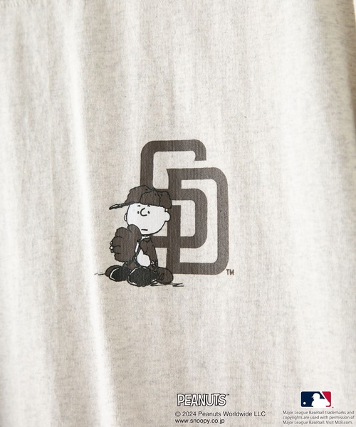 PEANUTS(ピーナッツ)の「【MLB ×PEANUTS】オリジナルデザインTシャツ ヤンキース ドジャース パドレス ドロップショルダー ビッグシルエット ユニセックス(Tシャツ/カットソー・メンズ・ベージュ系その他3/ホワイト系その他2/グレー系その他3/ブルー系その他2/ベージュ系その他/ホワイト系その他・MEDIUM/LARGE/X-LARGE)」の7枚目の写真