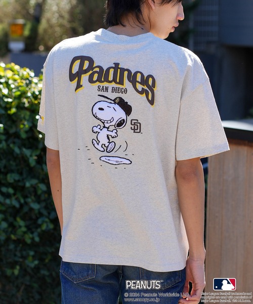 PEANUTS(ピーナッツ)の「【MLB ×PEANUTS】オリジナルデザインTシャツ ヤンキース ドジャース パドレス ドロップショルダー ビッグシルエット ユニセックス(Tシャツ/カットソー・メンズ・ベージュ系その他3/ホワイト系その他2/グレー系その他3/ブルー系その他2/ベージュ系その他/ホワイト系その他・MEDIUM/LARGE/X-LARGE)」の17枚目の写真