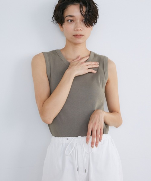 YVON（イヴォン）の「コットンリブタンクトップ（Tシャツ/カットソー・レディース・オフホワイト/ベージュ/ブラック/カーキ・9号）」の10枚目の写真