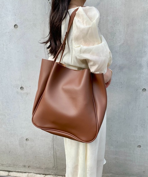 Teem Store（チームストア）の「ポーチ付き 合成皮革 ショルダーバッグ A4 オフィストートバッグ 通勤 通学（ショルダーバッグ・レディース・ブラック/ホワイト/ブラウン・F）」の6枚目の写真