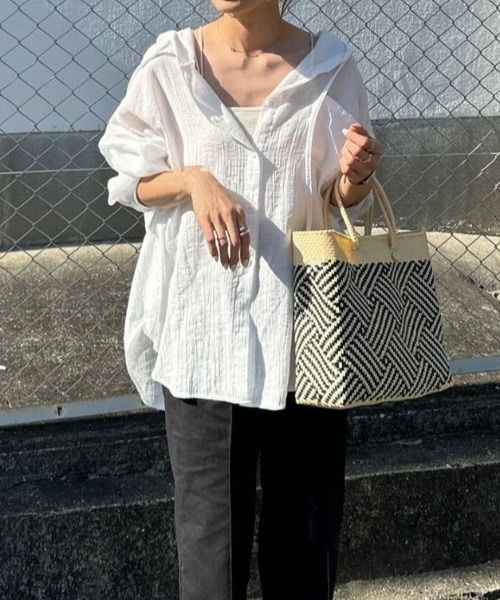 ISOOK（アイスー）の「【総合ランキング1位獲得】フード付きシアーシャツ(chiica select)  / フード付きシャツ ワッシャー シアーシャツ シアートップス シースルー ルーズシャツ カラーシャツ カーディガン 羽織り 秋（シャツ/ブラウス・レディース・ブラック/ホワイト/ピンク/ブルー・FREE）」の6枚目の写真