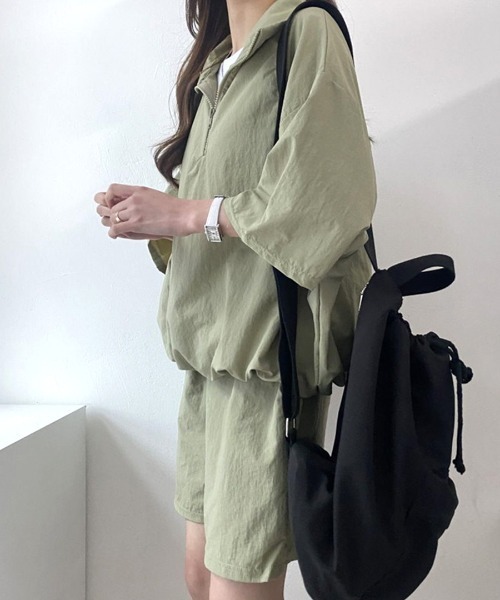 Riff（リフ）の「[2点セット] ハーフジップトップス+ショートパンツ セットアップ（セットアップ・レディース・グレー/ネイビー/カーキ/ベージュ・FREE）」の7枚目の写真