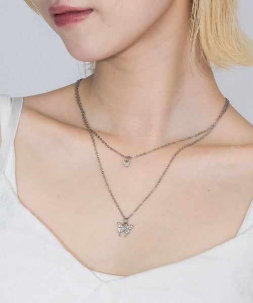 ストーンとペンダントのマルチストランドネックレス LIQUID METAL ゴールドトーン ステンレススチール ペンダント