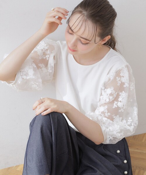 couture brooch（クチュールブローチ）の「◆【二の腕カバー・残暑の秋にも使える】袖レースドッキングカットソー（Tシャツ/カットソー・レディース・グレー/オフホワイト/ブラック・42/40/38）」の13枚目の写真