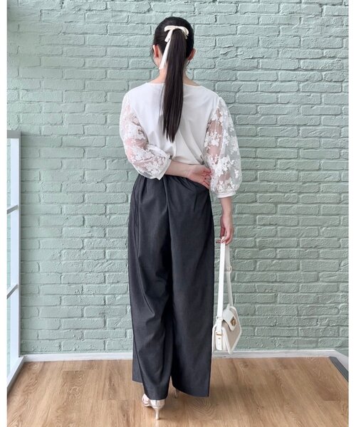 couture brooch（クチュールブローチ）の「◆【二の腕カバー・残暑の秋にも使える】袖レースドッキングカットソー（Tシャツ/カットソー・レディース・グレー/オフホワイト/ブラック・42/40/38）」の16枚目の写真