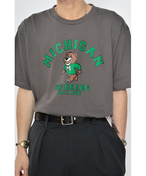MODISH GAZE(モディシュガゼ)の「【MODISH GAZE】MICHIGANクマプリントTシャツ(CP)(Tシャツ/カットソー・レディース・ブルー/ホワイト/チャコールグレー・L/XL/M)」の4枚目の写真