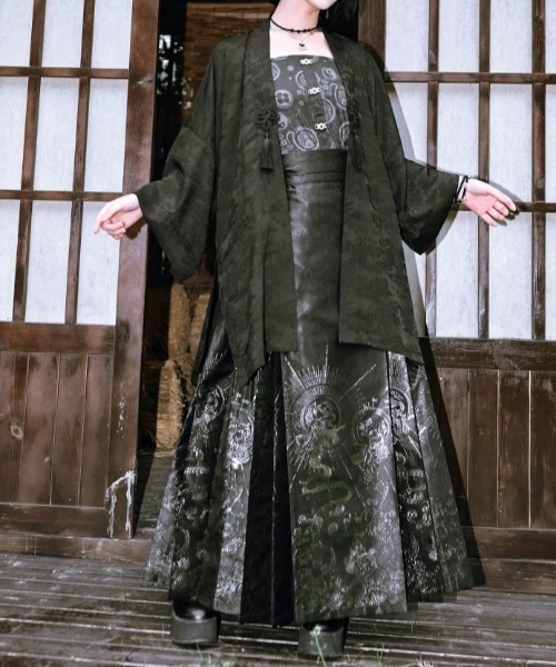 NOVESSEL(ノベセル)の「『古怪舎/グガイシャ』柄ロングスカート(スカート・レディース・ブラック・M)」の5枚目の写真
