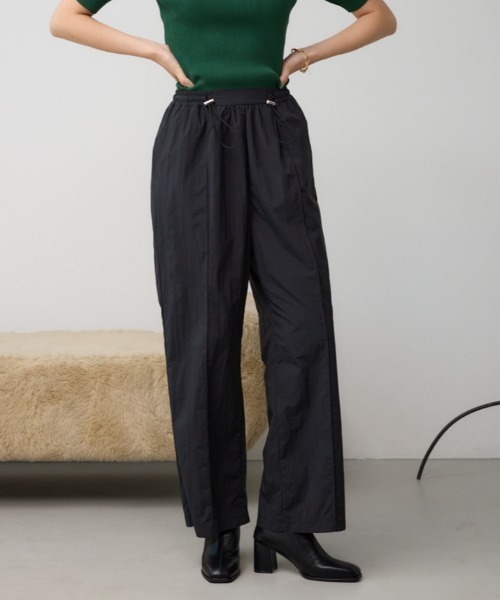 AZUL by moussy(アズールバイマウジー)の「ナイロンイージーパンツ(スラックス・レディース・アイボリー/ブラック/ライトイエロー・FREE)」の2枚目の写真