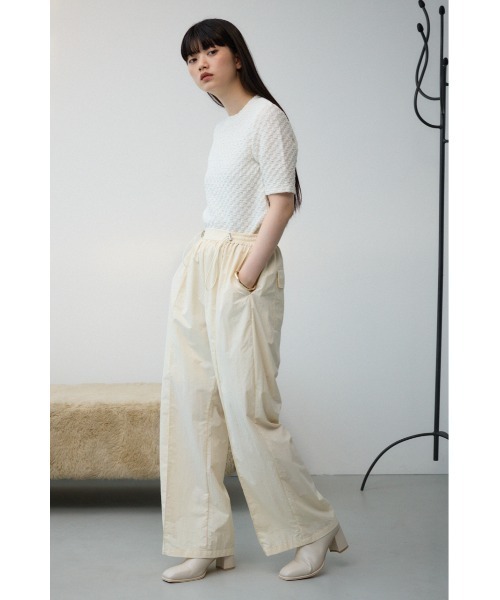 AZUL by moussy(アズールバイマウジー)の「ナイロンイージーパンツ(スラックス・レディース・アイボリー/ブラック/ライトイエロー・FREE)」の5枚目の写真