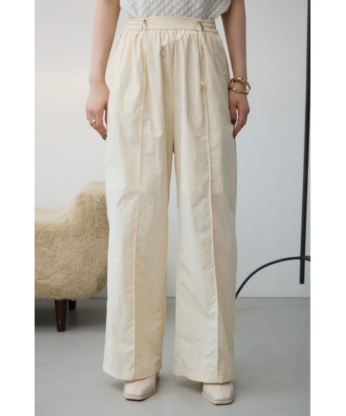 AZUL by moussy(アズールバイマウジー)の「ナイロンイージーパンツ(スラックス・レディース・アイボリー/ブラック/ライトイエロー・FREE)」の7枚目の写真