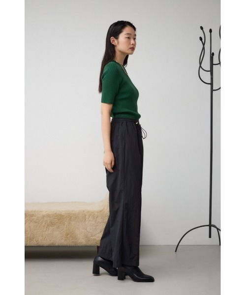 AZUL by moussy(アズールバイマウジー)の「ナイロンイージーパンツ(スラックス・レディース・アイボリー/ブラック/ライトイエロー・FREE)」の17枚目の写真