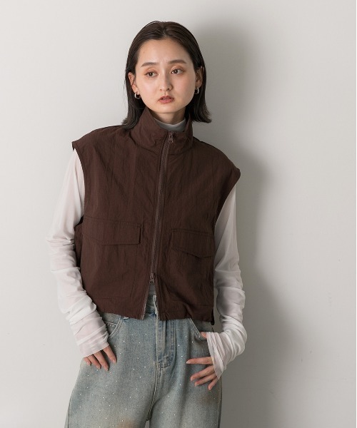 ad thie(アドティエ)の「スタンドカラー ナイロンショートベスト(ベスト・レディース・アイボリー/チョコ/カーキ/ベージュ/ブラック・FREE)」の12枚目の写真