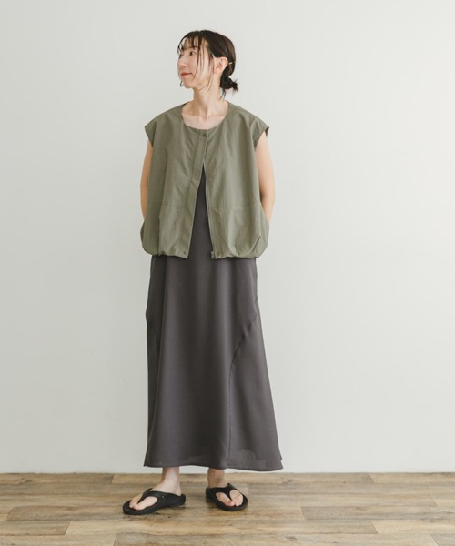 ITEMS URBANRESEARCH（アイテムズ アーバンリサーチ）の「ナイロンコクーンベスト（ベスト・レディース・ブラック/カーキ・FREE）」の5枚目の写真