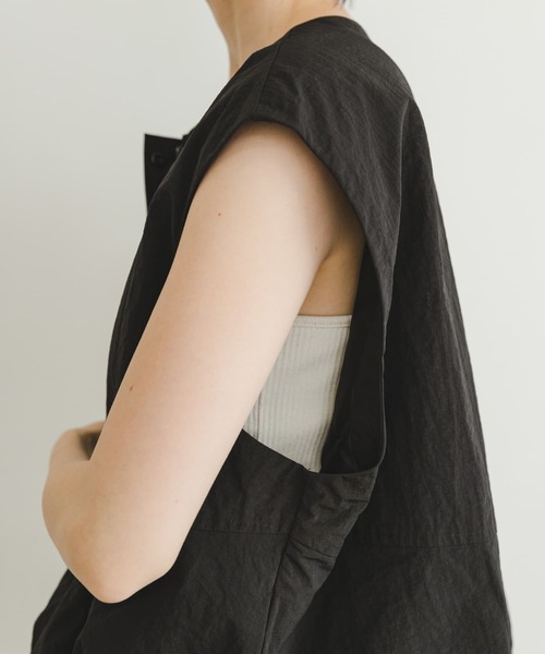 ITEMS URBANRESEARCH（アイテムズ アーバンリサーチ）の「ナイロンコクーンベスト（ベスト・レディース・ブラック/カーキ・FREE）」の13枚目の写真