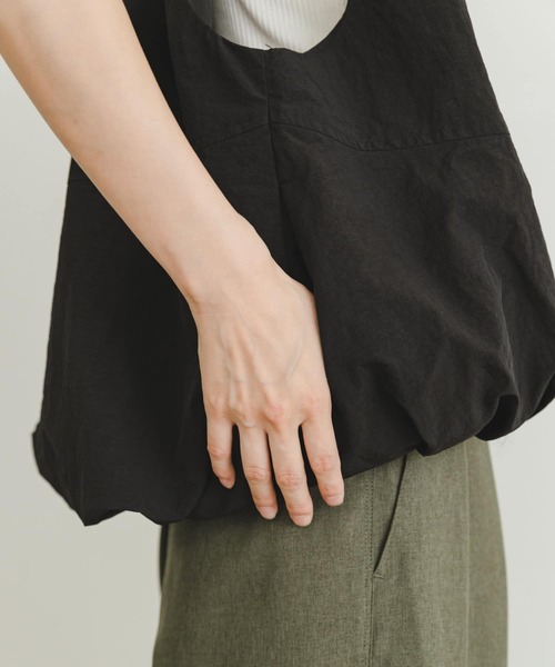 ITEMS URBANRESEARCH（アイテムズ アーバンリサーチ）の「ナイロンコクーンベスト（ベスト・レディース・ブラック/カーキ・FREE）」の16枚目の写真