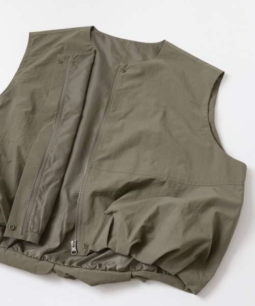 ITEMS URBANRESEARCH（アイテムズ アーバンリサーチ）の「ナイロンコクーンベスト（ベスト・レディース・ブラック/カーキ・FREE）」の7枚目の写真