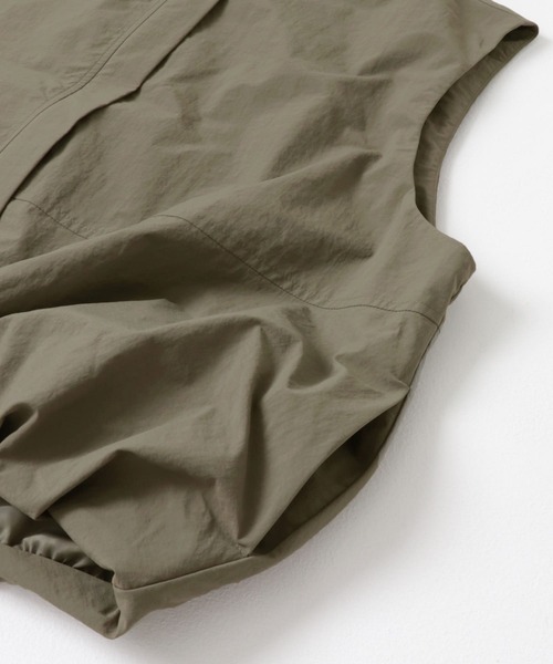 ITEMS URBANRESEARCH（アイテムズ アーバンリサーチ）の「ナイロンコクーンベスト（ベスト・レディース・ブラック/カーキ・FREE）」の8枚目の写真