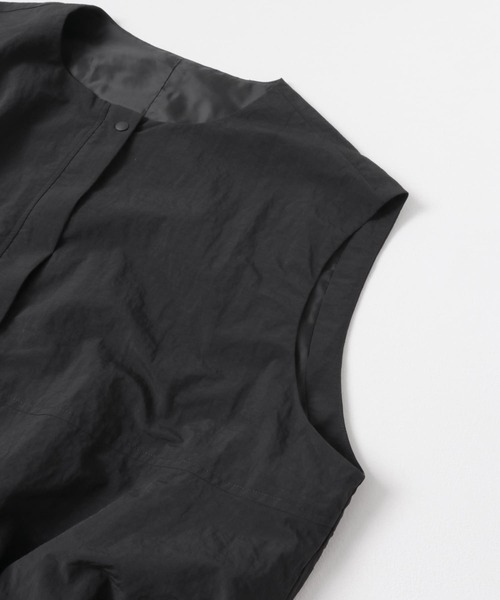 ITEMS URBANRESEARCH（アイテムズ アーバンリサーチ）の「ナイロンコクーンベスト（ベスト・レディース・ブラック/カーキ・FREE）」の11枚目の写真