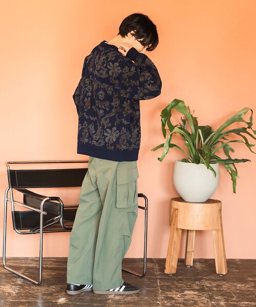 BEAMS HEART(ビームスハート)の「フラワー ジャガード クルーネック ニット(ニット/セーター・メンズ・ネイビー/グレー・SMALL/MEDIUM/LARGE)」の3枚目の写真