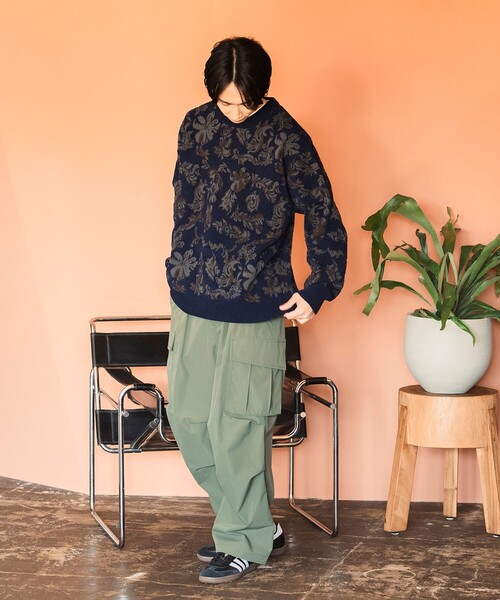 BEAMS HEART(ビームスハート)の「フラワー ジャガード クルーネック ニット(ニット/セーター・メンズ・ネイビー/グレー・SMALL/MEDIUM/LARGE)」の4枚目の写真