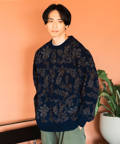 BEAMS HEART(ビームスハート)の「フラワー ジャガード クルーネック ニット(ニット/セーター・メンズ・ネイビー/グレー・SMALL/MEDIUM/LARGE)」の2枚目の写真