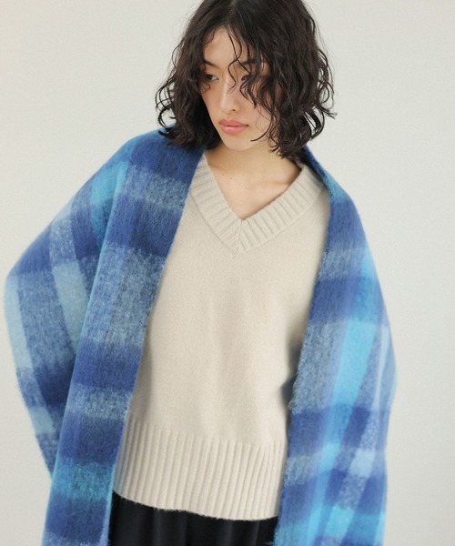 LEPSIM(レプシィム)の「5ゲージアンゴラMIXーVネック 130134(ニット/セーター・レディース・ライトピンク/オフホワイト/杢グレー/ダークブラウン/ライトパープル・FREE)」の2枚目の写真