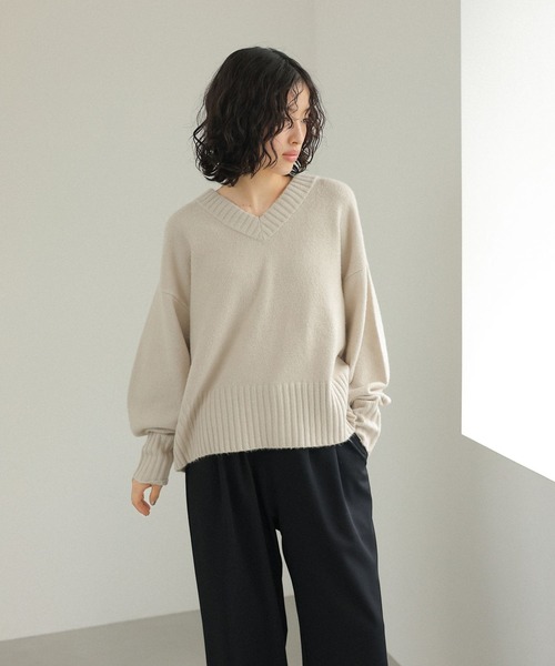 LEPSIM(レプシィム)の「5ゲージアンゴラMIXーVネック 130134(ニット/セーター・レディース・ライトピンク/オフホワイト/杢グレー/ダークブラウン/ライトパープル・FREE)」の15枚目の写真