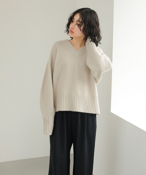 LEPSIM(レプシィム)の「5ゲージアンゴラMIXーVネック 130134(ニット/セーター・レディース・ライトピンク/オフホワイト/杢グレー/ダークブラウン/ライトパープル・FREE)」の16枚目の写真