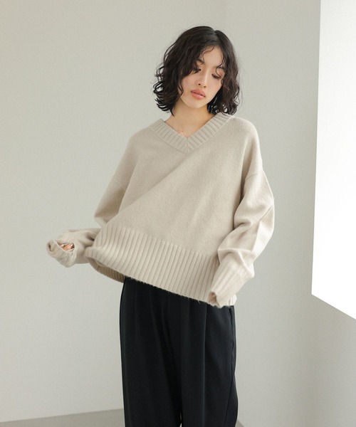 LEPSIM(レプシィム)の「5ゲージアンゴラMIXーVネック 130134(ニット/セーター・レディース・ライトピンク/オフホワイト/杢グレー/ダークブラウン/ライトパープル・FREE)」の17枚目の写真