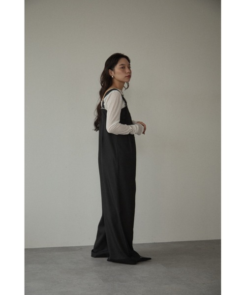 DRWCYS（ドロシーズ）の「ビスチェディテールロンパース（サロペット/オーバーオール・レディース・ベージュ/ブラック・FREE）」の4枚目の写真