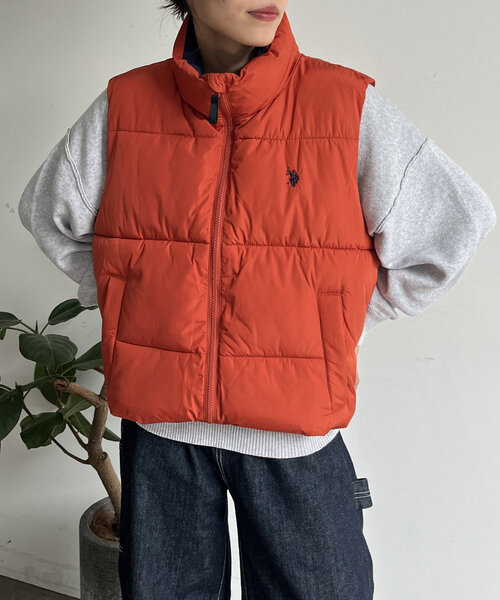 U.S. POLO ASSN.(ユーエスポロアッスン)の「中綿ベスト(ベスト・レディース・オレンジ/ネイビー/アイボリー/ブラック・FREE)」の1枚目の写真