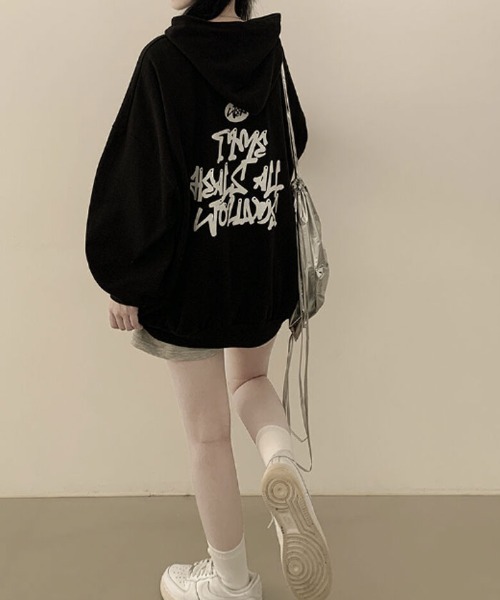 VIVID LADY(ビビッドレディー)の「長袖 ロゴパーカー オーバーサイズ レディース 可愛い(パーカー・レディース・グレー/オフホワイト/ブラック・FREE)」の16枚目の写真