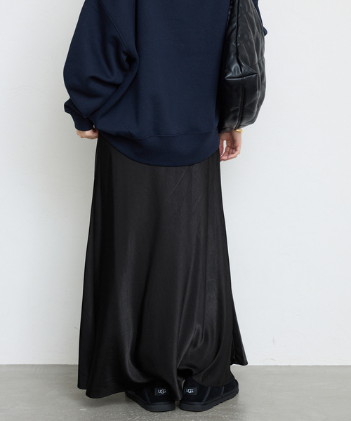 SLOBE IENA（スローブイエナ）の「グロッシーサテンフレアスカート（スカート・レディース・ベージュ/ブラック/チャコールグレー・FREE）」の11枚目の写真