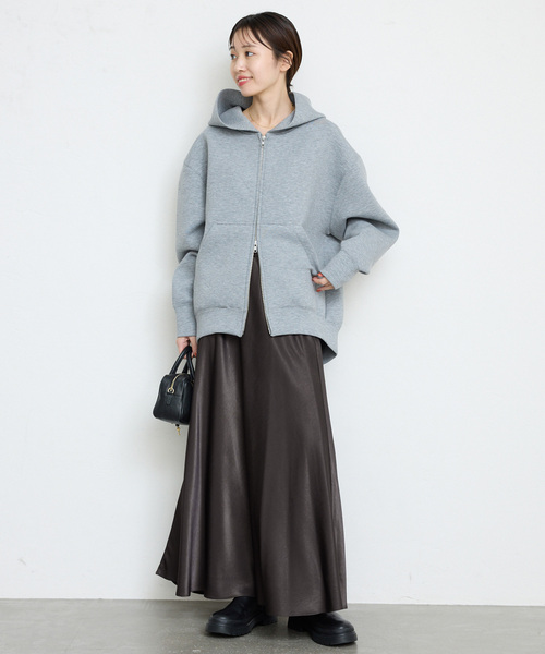 SLOBE IENA（スローブイエナ）の「グロッシーサテンフレアスカート（スカート・レディース・ベージュ/ブラック/チャコールグレー・FREE）」の14枚目の写真