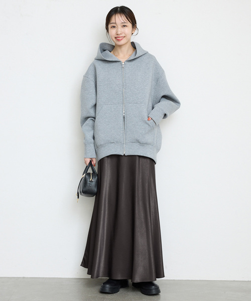 SLOBE IENA（スローブイエナ）の「グロッシーサテンフレアスカート（スカート・レディース・ベージュ/ブラック/チャコールグレー・FREE）」の15枚目の写真