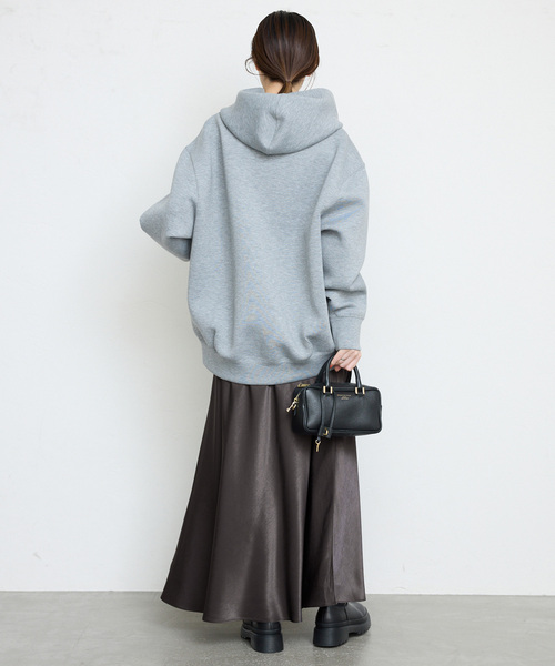 SLOBE IENA（スローブイエナ）の「グロッシーサテンフレアスカート（スカート・レディース・ベージュ/ブラック/チャコールグレー・FREE）」の17枚目の写真