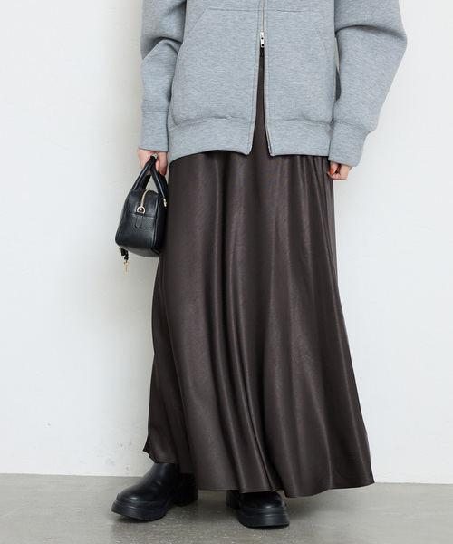 SLOBE IENA（スローブイエナ）の「グロッシーサテンフレアスカート（スカート・レディース・ベージュ/ブラック/チャコールグレー・FREE）」の18枚目の写真