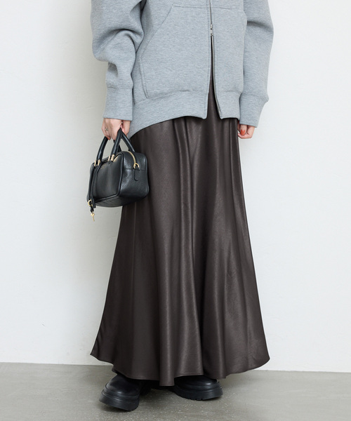 SLOBE IENA（スローブイエナ）の「グロッシーサテンフレアスカート（スカート・レディース・ベージュ/ブラック/チャコールグレー・FREE）」の19枚目の写真