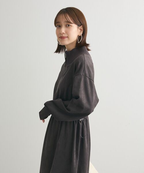 ELENCARE DUE（エレンカーレデュエ）の「・ELENCARE DUEスエードポンチドロストワンピ（ワンピース・レディース・チャコールグレー/グレイッシュベージュ/アイボリー/ライトグレー・FREE）」の8枚目の写真