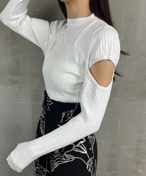tolene(トレネ)の「袖開きデザインフェイクレイヤード見えテレコリブニット(ニット/セーター・レディース・ブラック/ホワイト・FREE)」の3枚目の写真