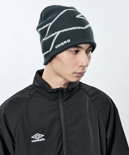 UMBRO(アンブロ)の「【UMBRO x M】LOGO BEANIE KNIT CAP(ニットキャップ/ビーニー・レディース・チャコールグレー・FREE)」の2枚目の写真