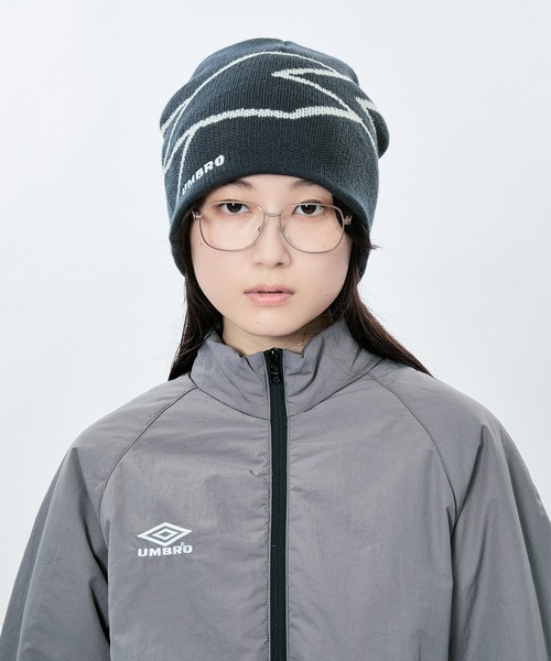 UMBRO(アンブロ)の「【UMBRO x M】LOGO BEANIE KNIT CAP(ニットキャップ/ビーニー・レディース・チャコールグレー・FREE)」の3枚目の写真