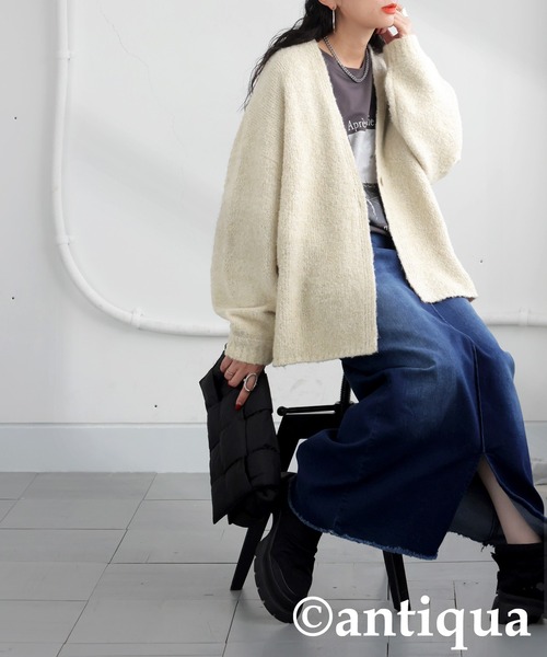 antiqua(アンティカ)の「ブークレニットカーディガン(ニット/セーター・レディース・ブルー/ベージュ/ブラック・ONESIZE)」の11枚目の写真
