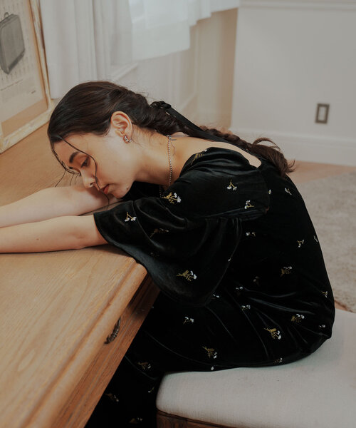 Kastane（カスタネ）の「【オケージョンドレス/結婚式/低身長サイズ/2サイズ展開】velour bell sleeve dress（ワンピース・レディース・キャメル/カーキ/ブラック・0/1）」の14枚目の写真